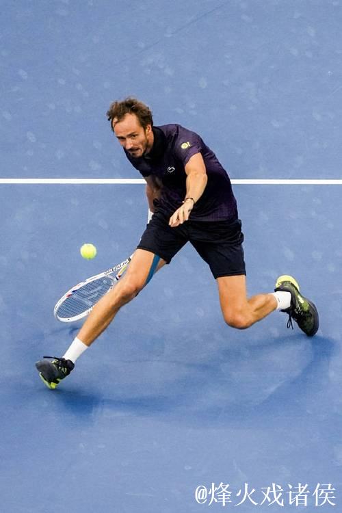 梅德韦杰夫决胜盘退赛 勒纳-钱首次晋级巡回赛决赛 梅德韦杰夫决胜盘退赛 勒纳-钱首次晋级巡回赛决赛